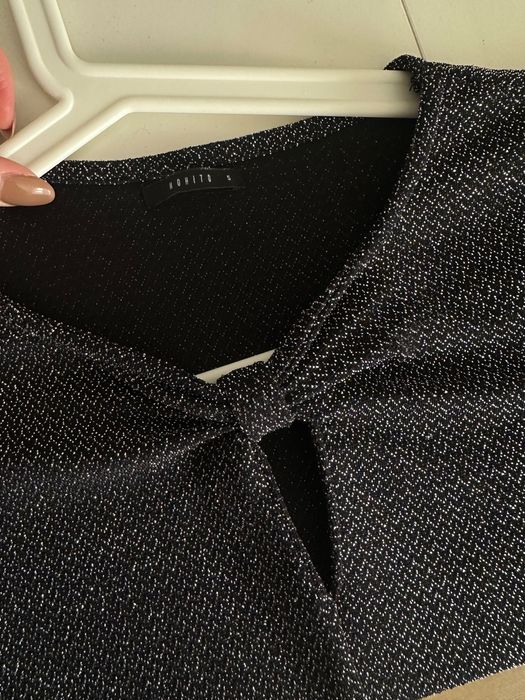 bluzka z kokardą kokardką Mohito S z błyszczącą nitką koszulka t-shirt