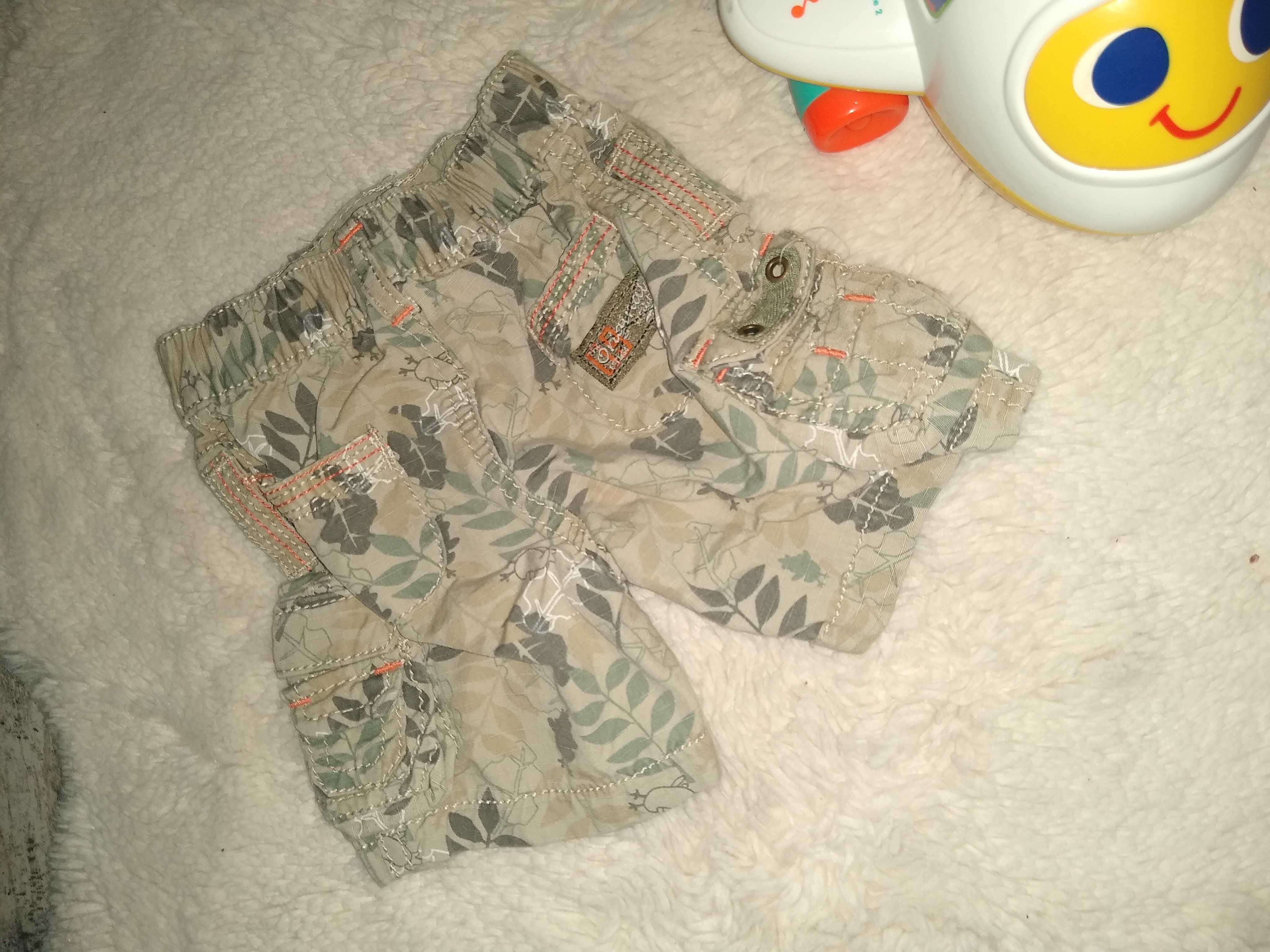 Krótkie spodenki spodnie kieszonki kieszenie liście khaki chłopczyk 62