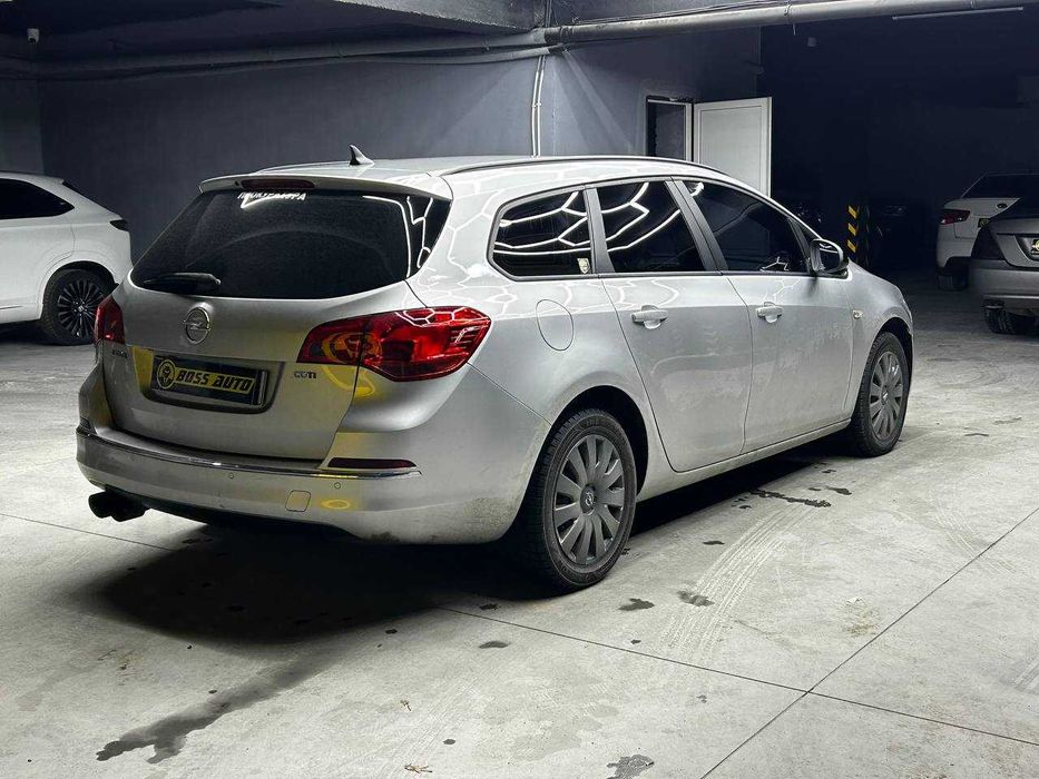 Opel Astra Sports Tourer 2013