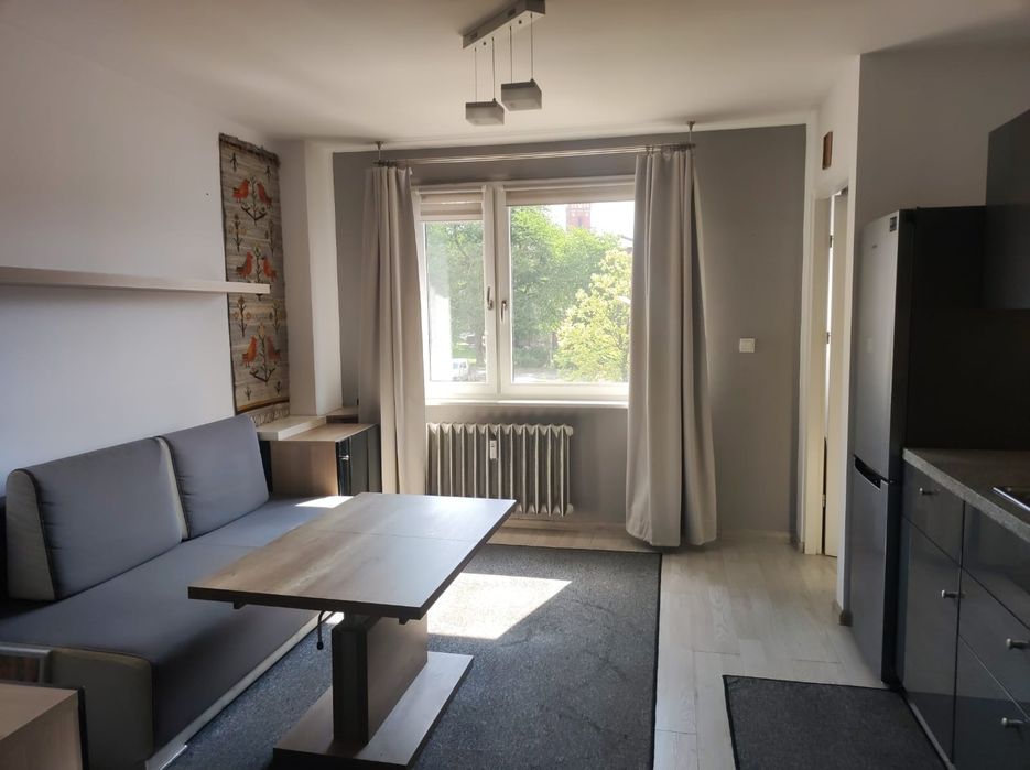 sprzedam całkowicie umeblowane mieszkanie w spokojnej dzielnicy Chorzo