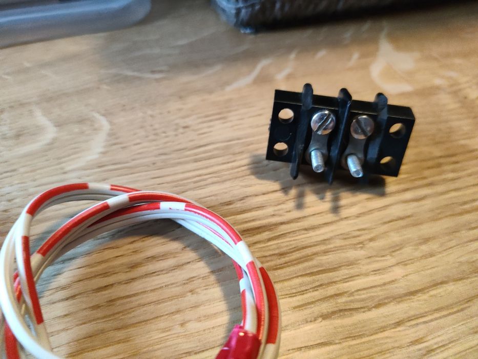 Terminale głośnikowe Klipsch Heresy i Cornwall. Gniazda.