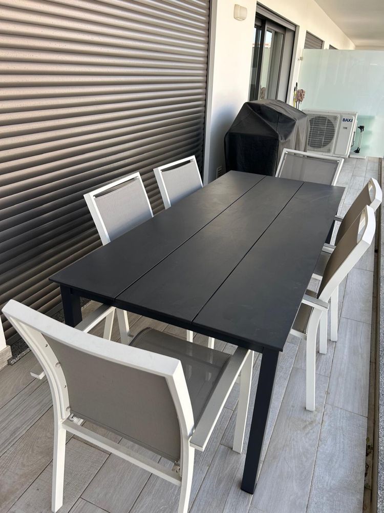Mesa jardim com cadeiras