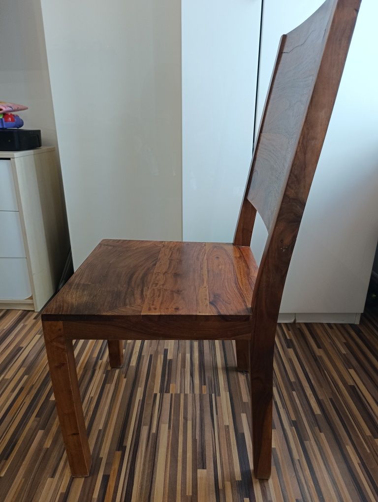 Drewniany solidny rozkładany stół+ 4 krzesła