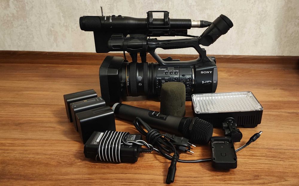 Kamera Sony AX2000E, mikrofon Shure VP88 +dodatki