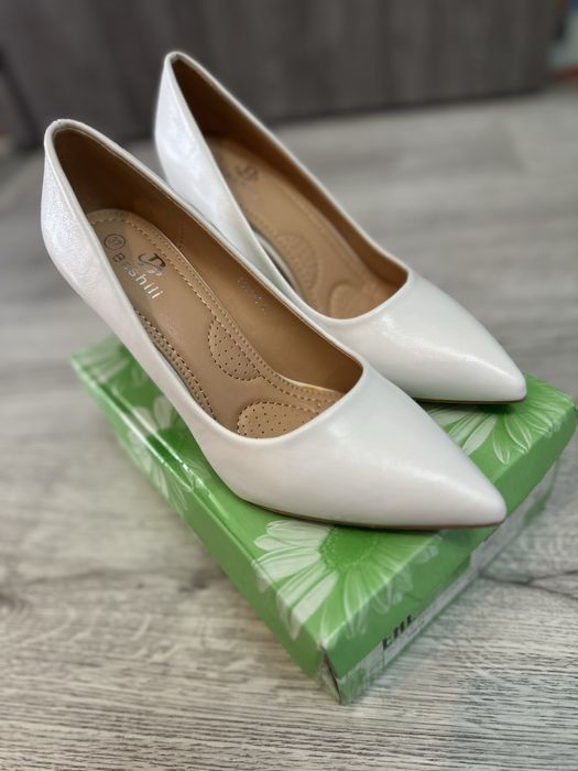Туфлі жіночі весільні нові 36 розмір(колір білий)