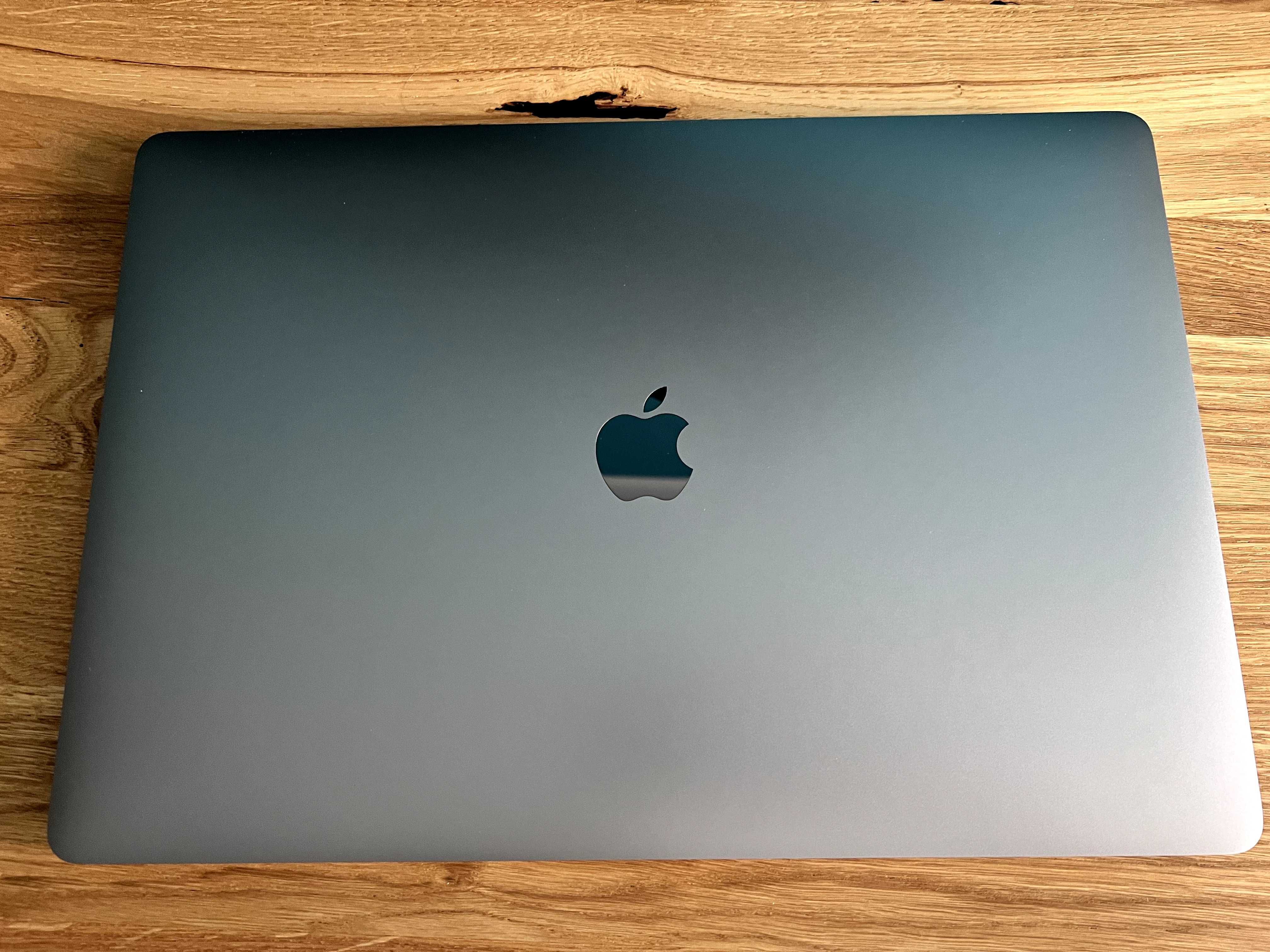 Apple MacBook Pro 16-calowy A2141