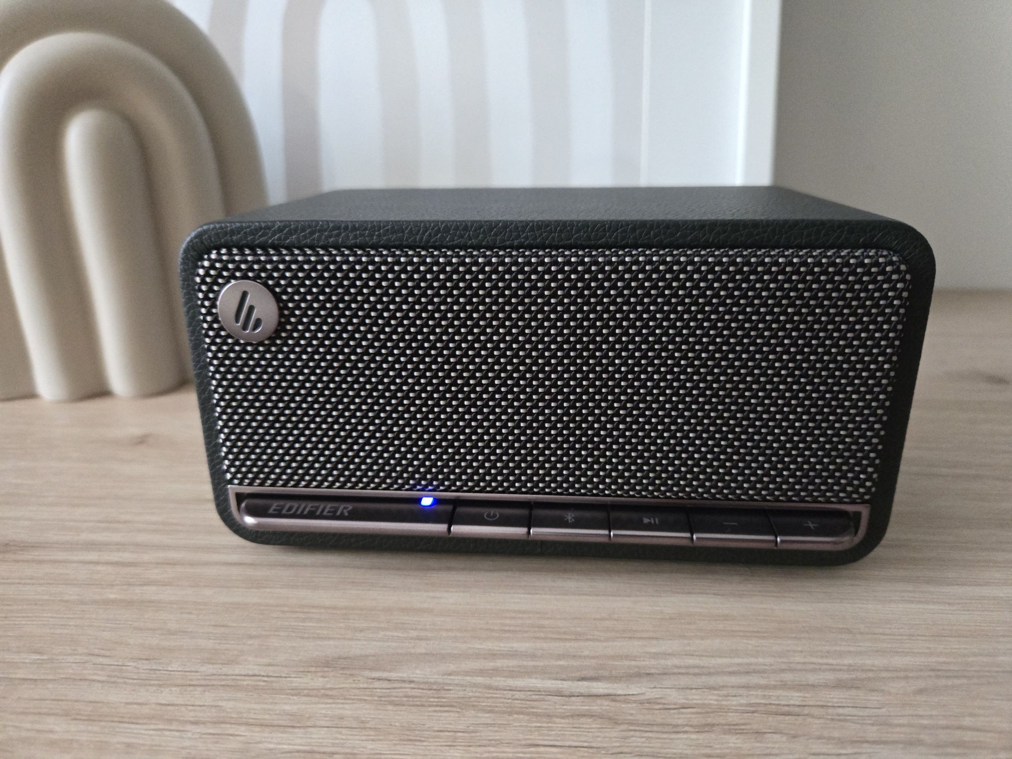 Głośnik mobilny Edifier Mp230 Retro czarny bluetooth Nowy