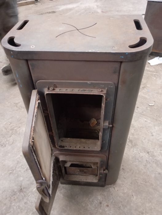 Vendo esta salamandra muita bonita bom estado