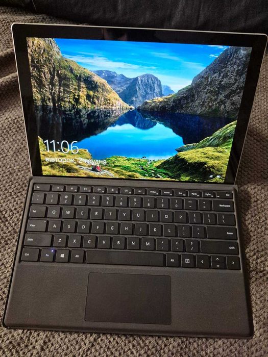 Планшет Microsoft Surface PRO 5 1796 4/128 m7-7Y30 12.3" Win10