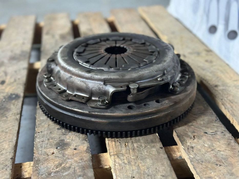 VOLANTE DO MOTOR + KIT DE EBRAIAGEM MITSUBISHI 2.5 TD