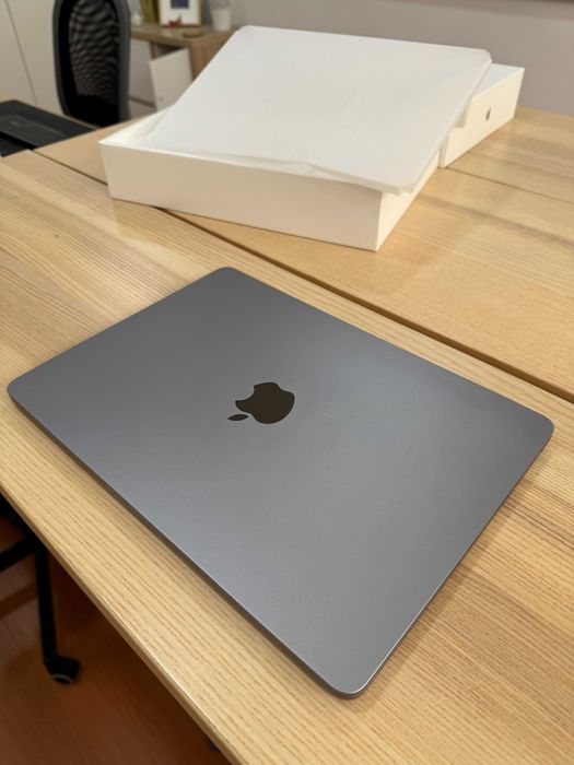 MacBook Air M2, 14 inch, 16gb ram, 512 gb disco, space grey