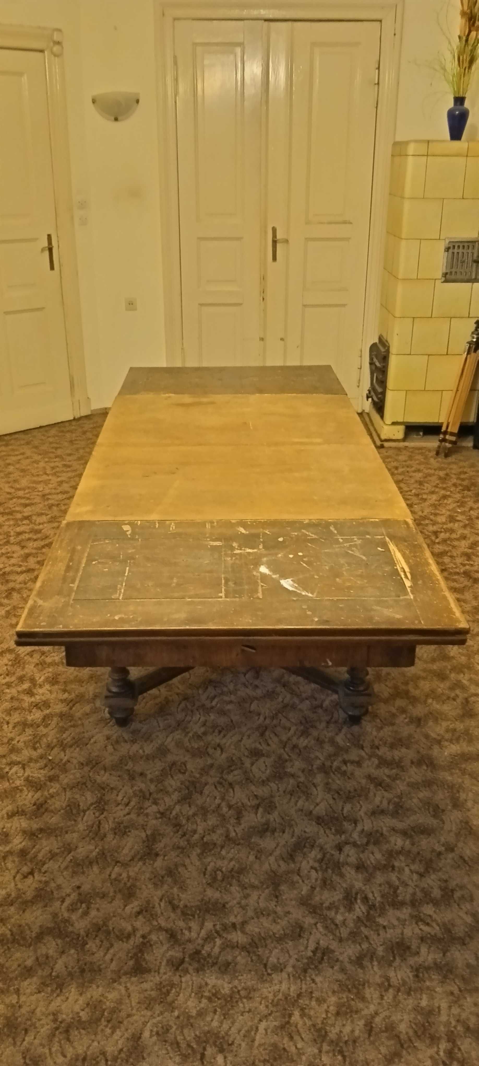 oryginalny, stary stół.