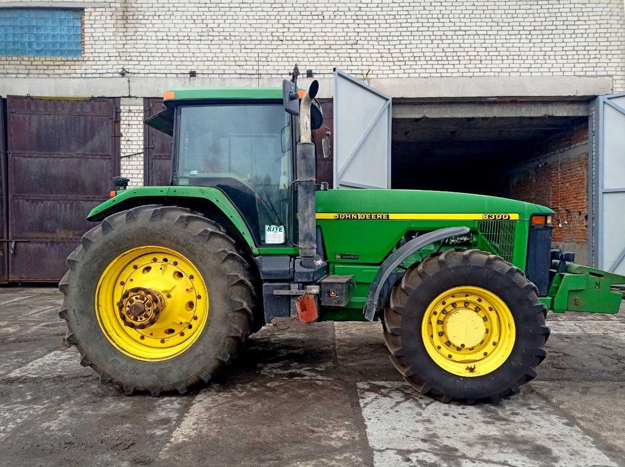 John Deere 8300 1998 року