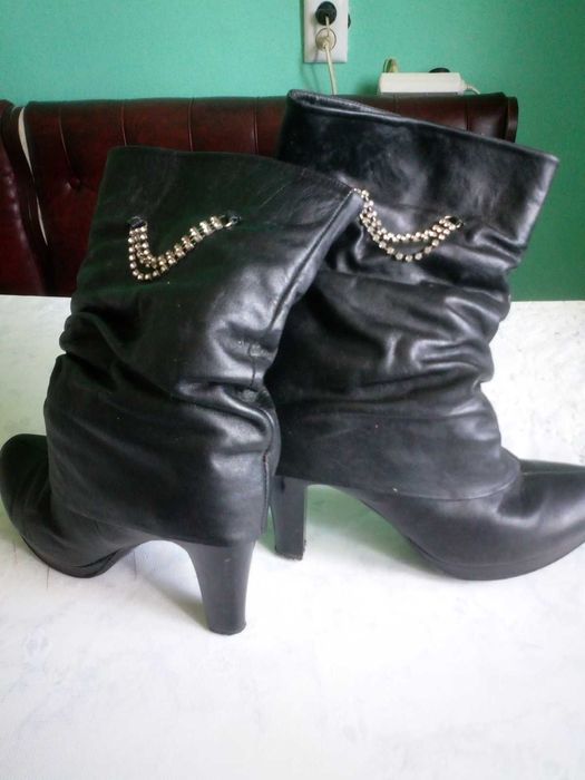 Сапоги жіночі в дуже файному стані.