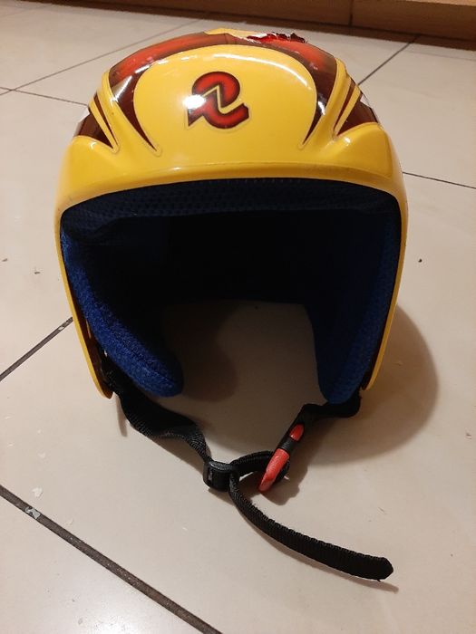 Kask dziecięcy narciarski 56 cm.