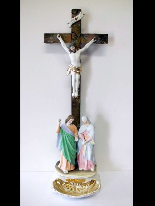 antigo crucifixo com água benta em porcelana e madeira - Sec. XIX