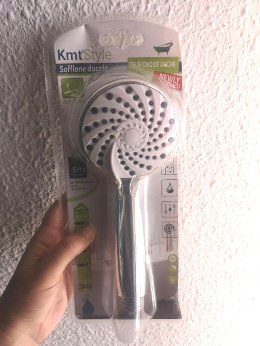 Chuveiro, cola de madera, una lâmpada, fita de papel, outros