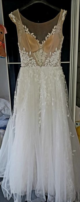 Błyszcząca księżniczkowa suknia ślubna