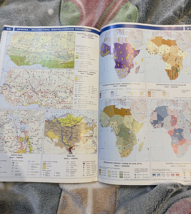 Atlas geograficzny: polska, kontynenty, świat
