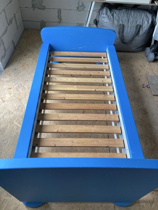 Ліжко дереаʼяне дитяче