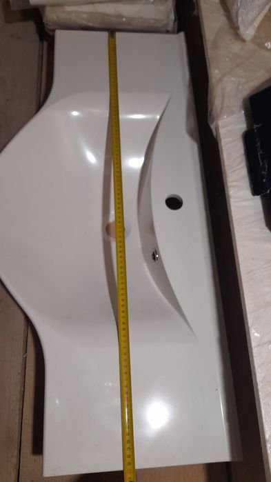 Продаються умивальники.