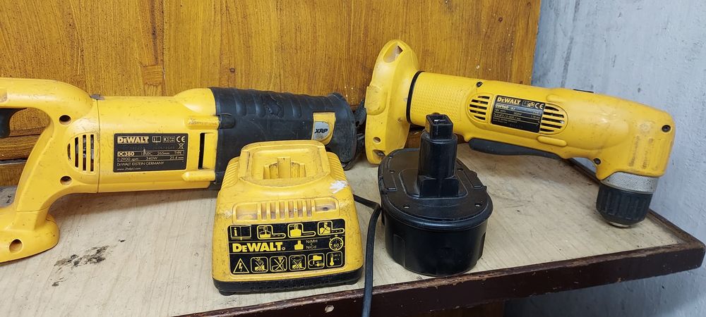 Wiertarka plus piła z akumulatorem i ładowarką DeWALT