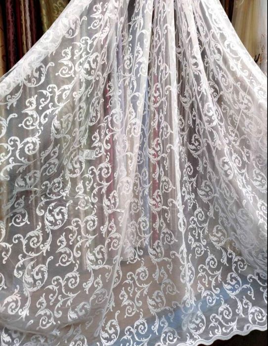 Відріз якісної, гарної, напівпрозорої тканини