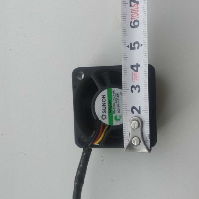 Вентилятор 12 в 2.4 ват