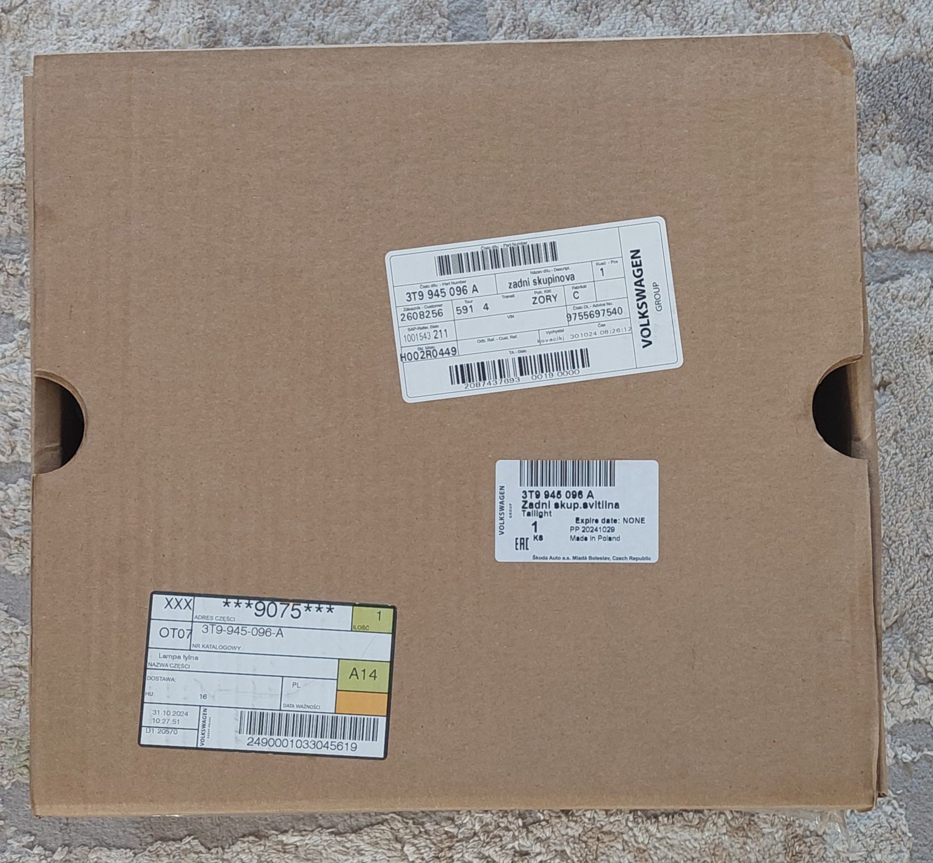 Lampa  oryginalna tylnia prawa Skoda Superb 2 kombi po lifcie