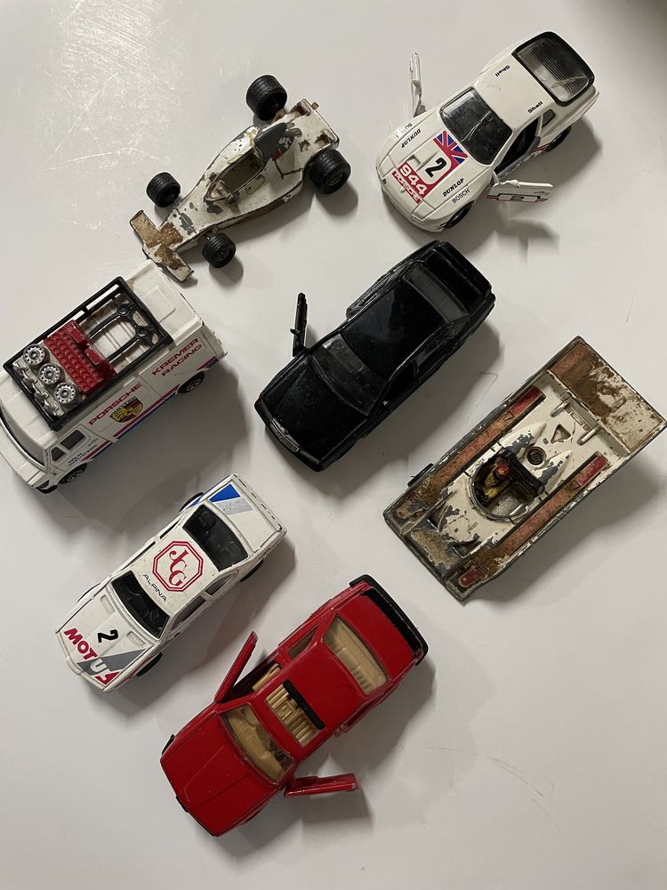 Brinquedos - Sete miniaturas antigas de carros da marca Corgi