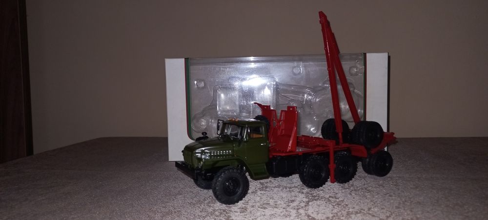 Урал-43204 лісовоз 1/43 Автоистория