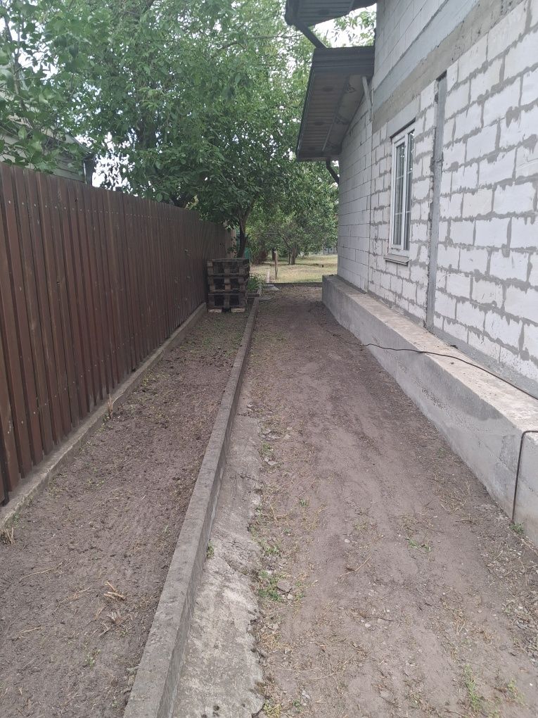 Терміновий продаж дачі  в мальовничому місці , біля річки.