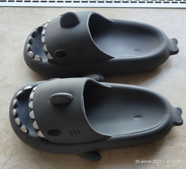 Шльопанці акула на 37,5-38 розмір
