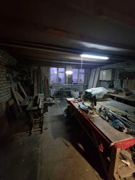 Продам приватну садибу з готовим бізнесом у сфері перетяжки меблів