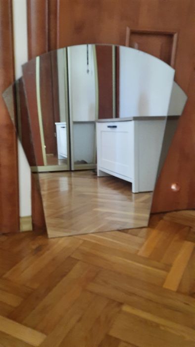 Lustro w nieregularnym kształcie