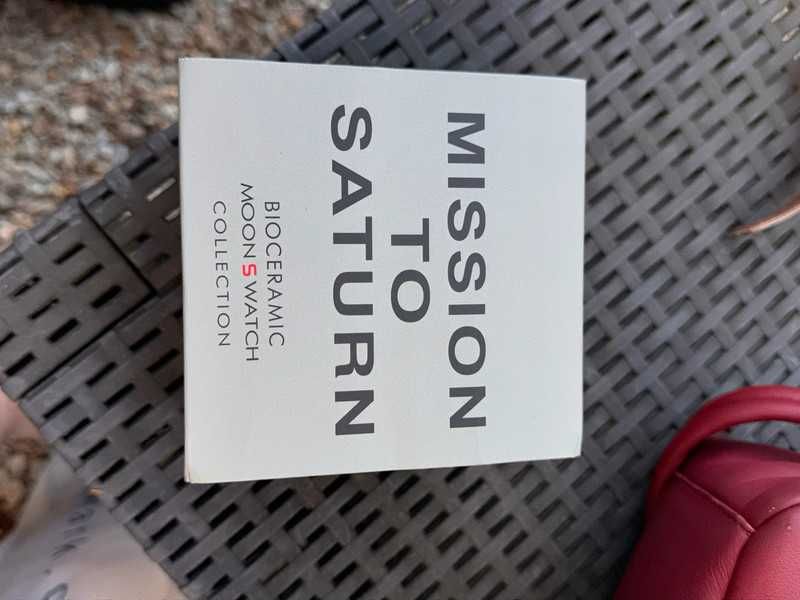 Omega x Swatch Mission to Saturn SO33T100 Inspiracja Saturnu designie