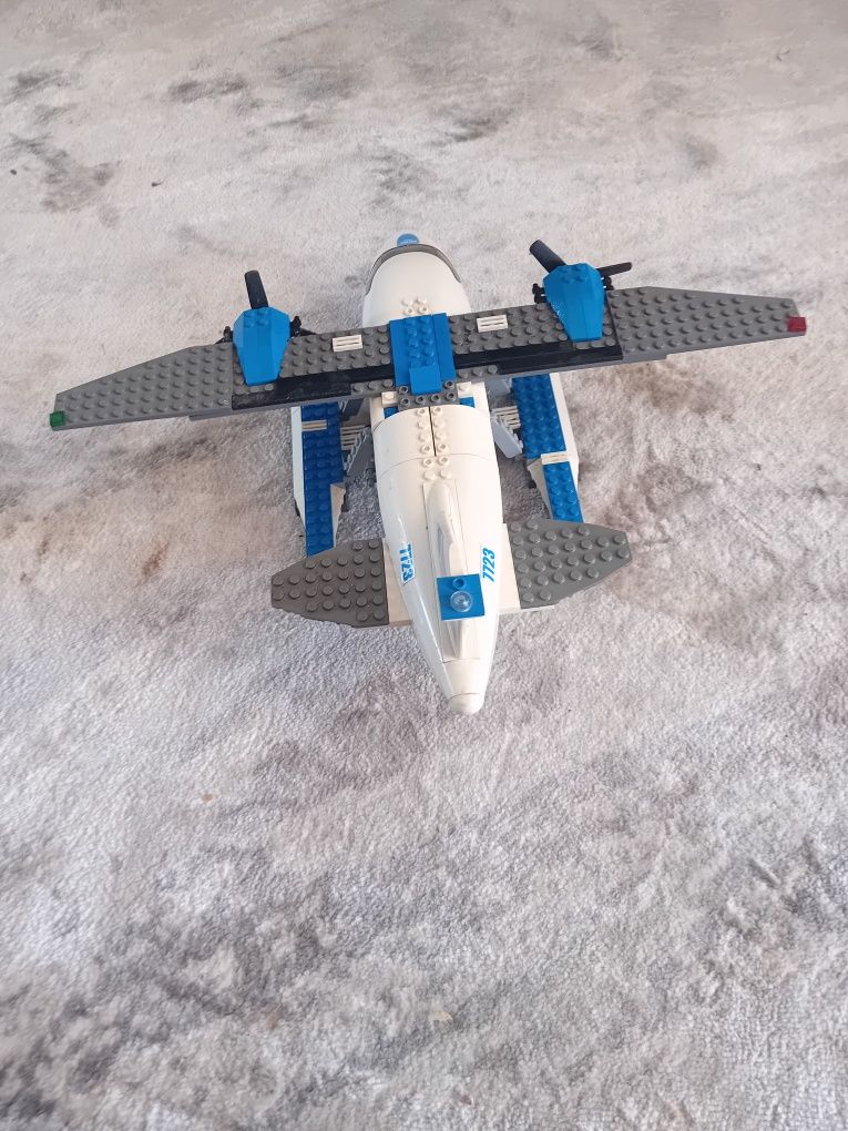 Avião lego.    .