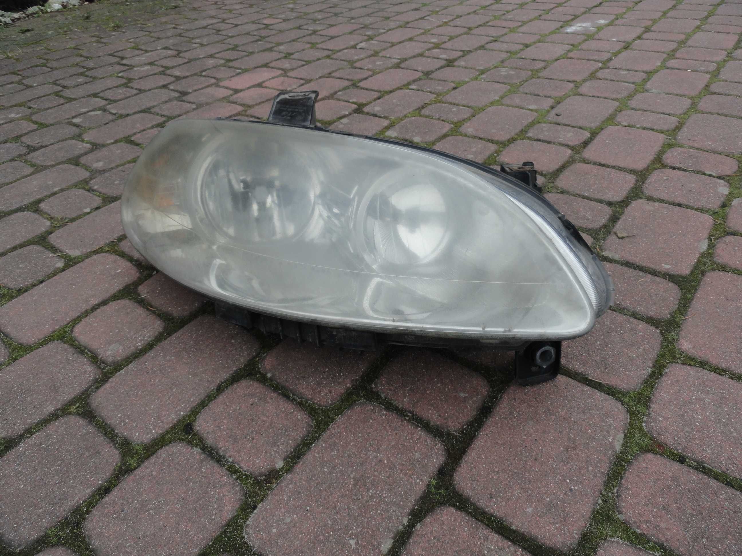 Fiat Croma 2 Reflektor prawy 05-07