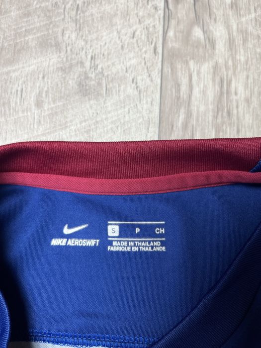 Футболка Nike Barcelona размер S оригинал футбольная спортивная найк