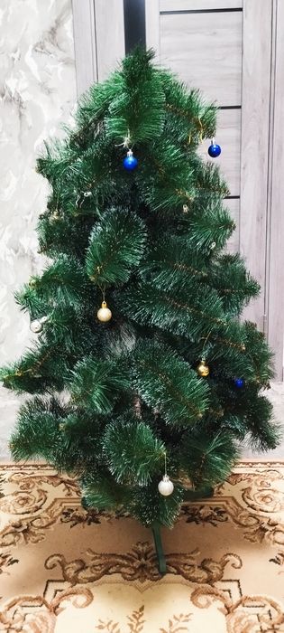 Продам искусственную сосну