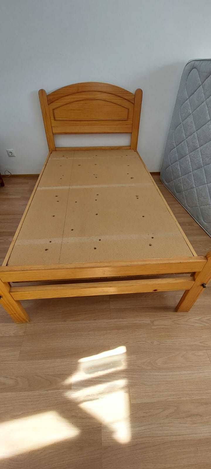 Vendo Cama de solteiro em madeira