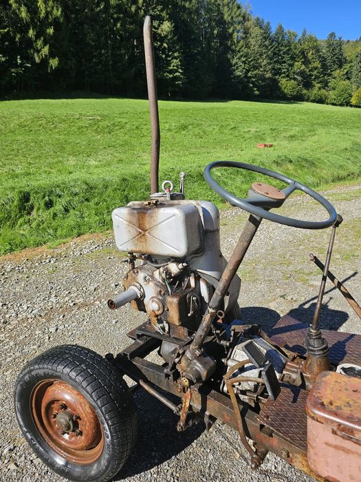 Capek Ciągnik Traktor Esiok