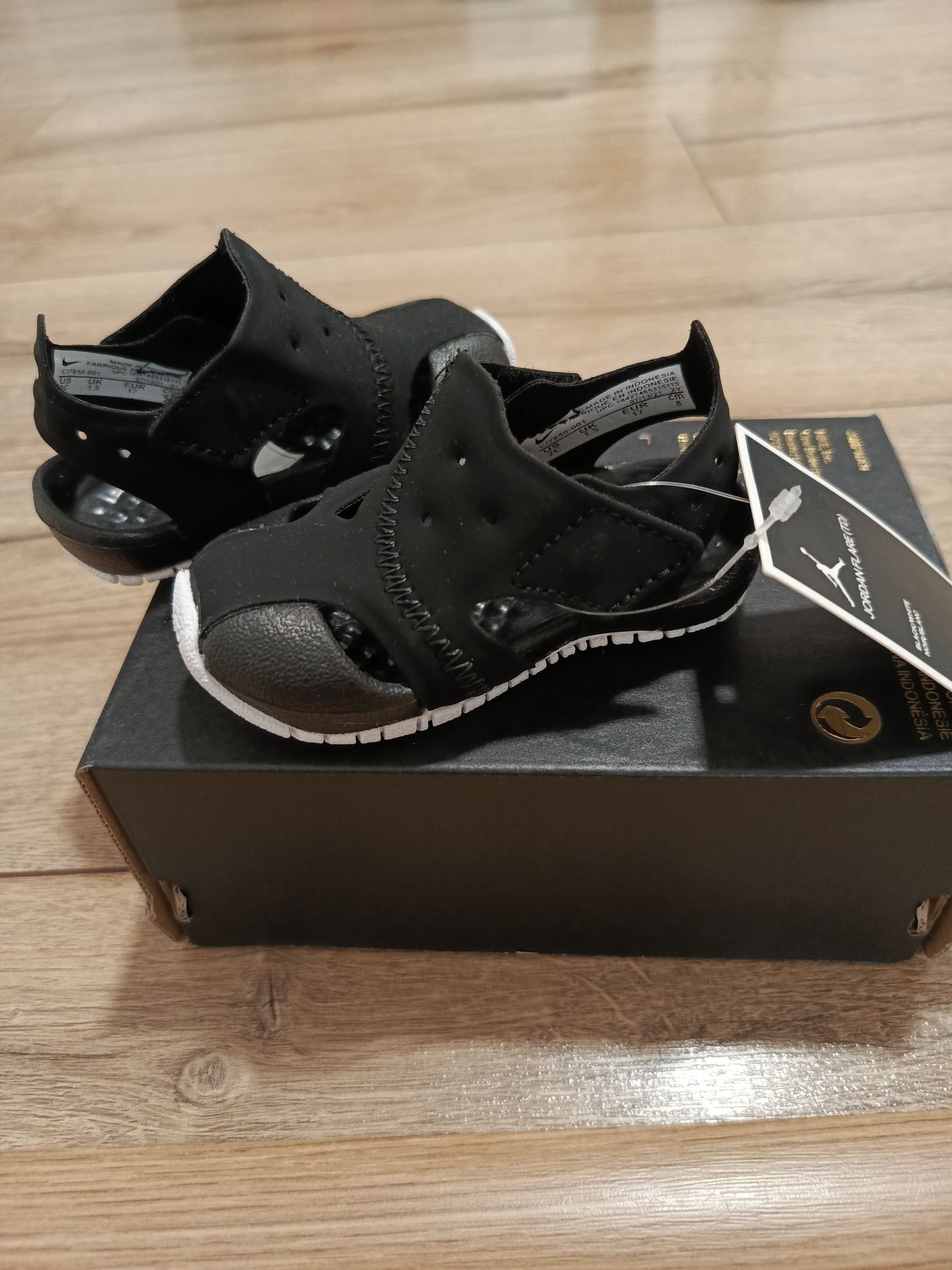 Sandałki niemowlęce Nike Jordan rozm. 17