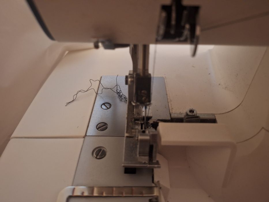 Maquina costura overlock Pfaff 1000