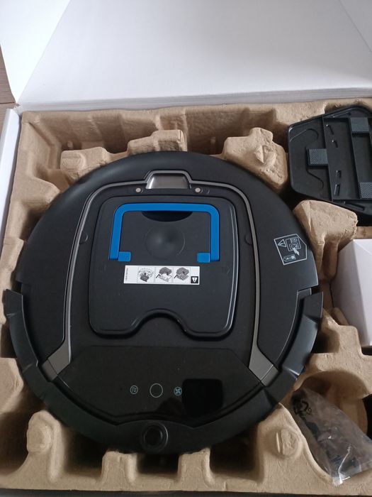 Robot czyszczący odkurzacz PHILIPS FC 8810 wyświetla błąd podczas Łado