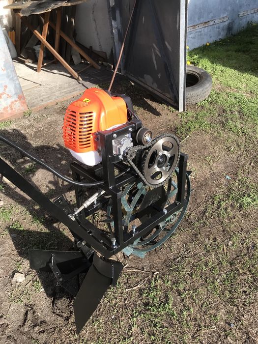 Продам мотопідгортач, мотоокучник.  Ціна без двигуна і окучника (рала)