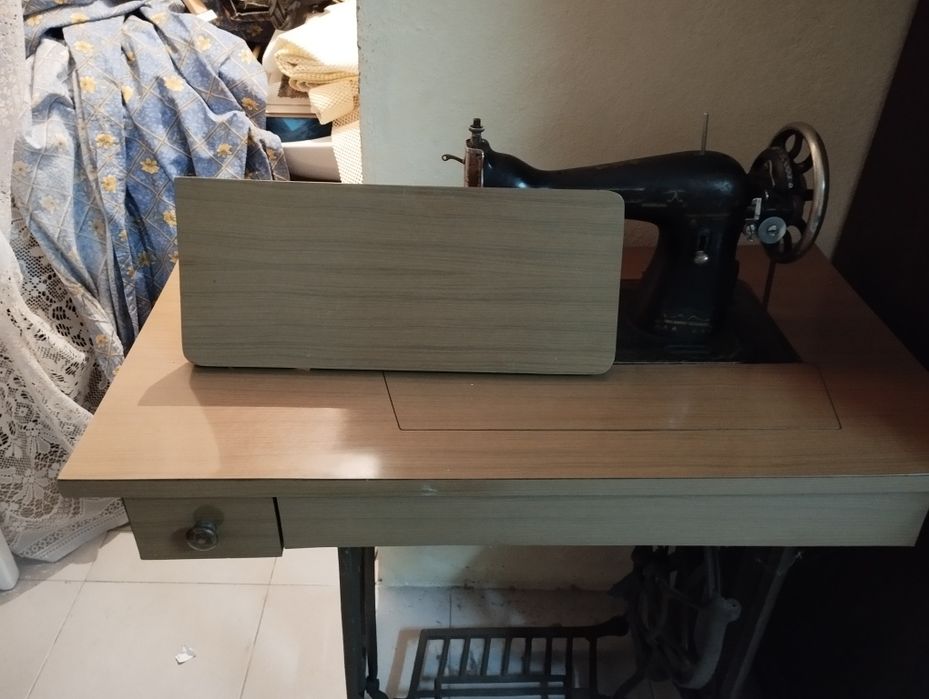 Máquina de costura antiga Singer