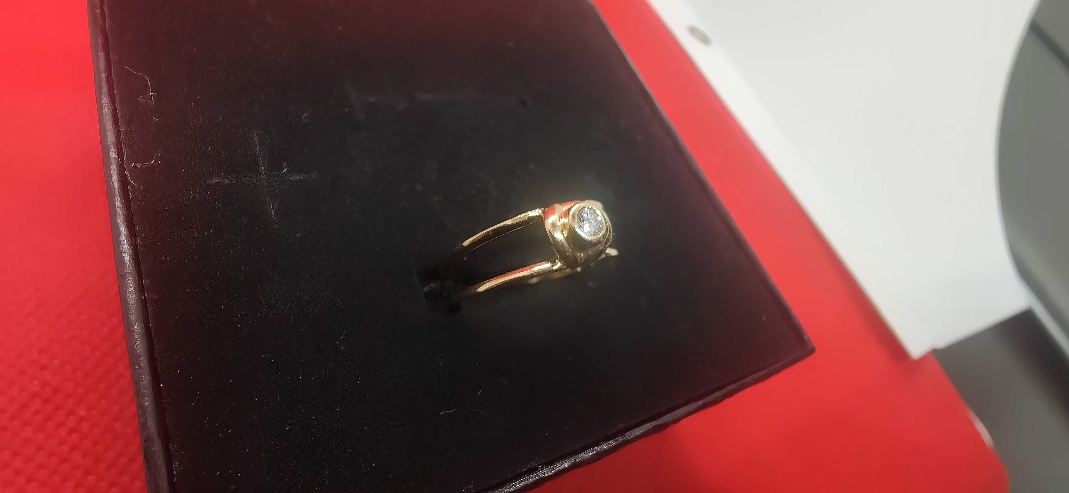 Złoty pierścionek z brylantem 0.09ct Si1/H, certyfikat