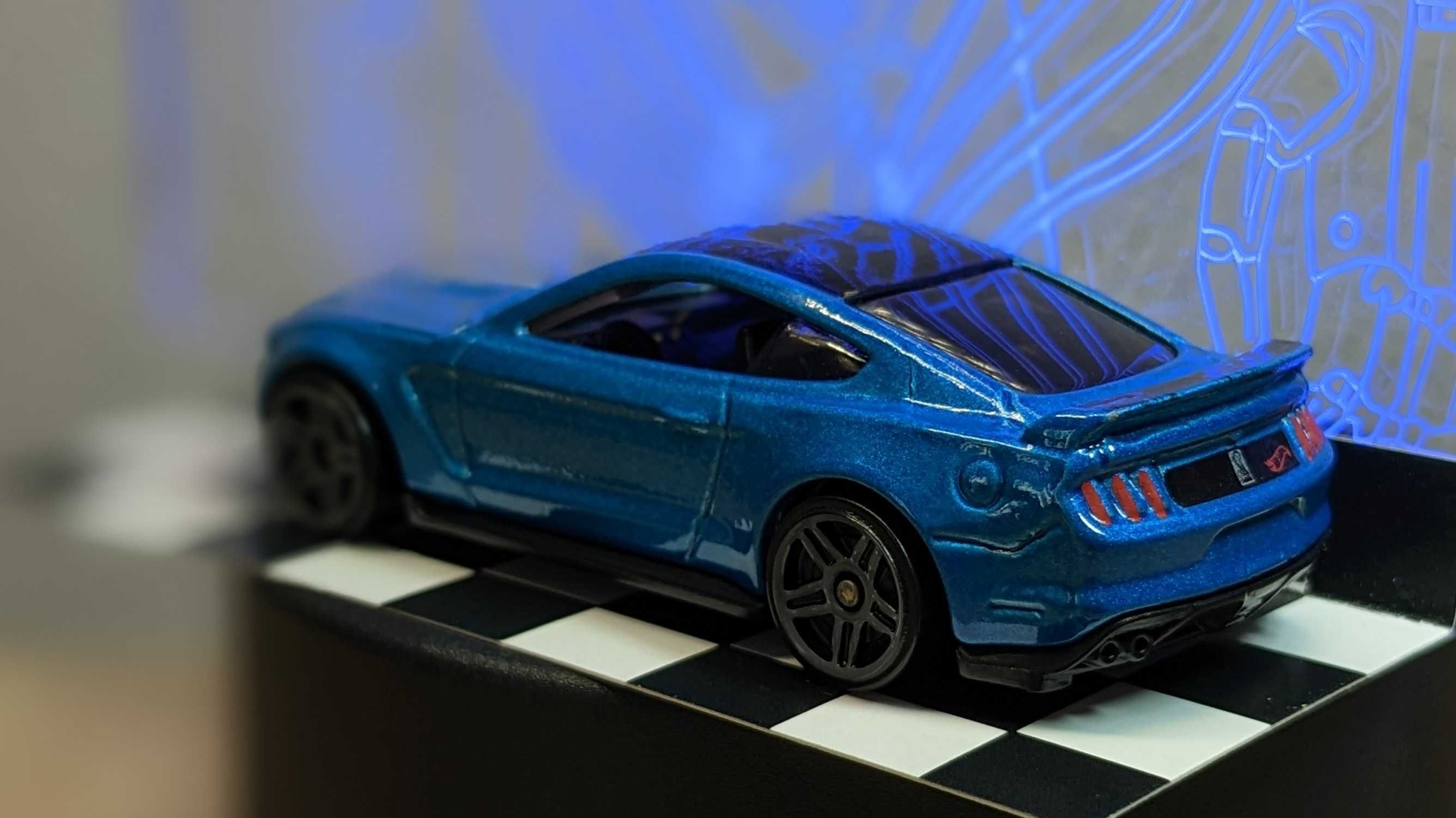 Колекційна модель з картою HotWheels Shelby GT350R 1:64