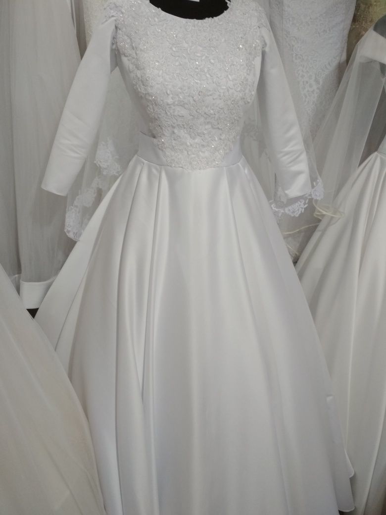 Свадебное атласное платье с рукавом классическое новое 38 размер